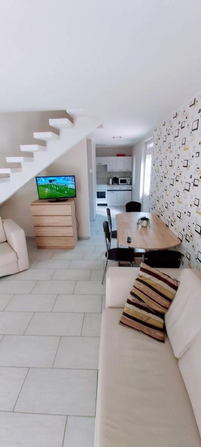 Villa Babzsi Nyaralo à Vonyarcvashegy Extérieur photo