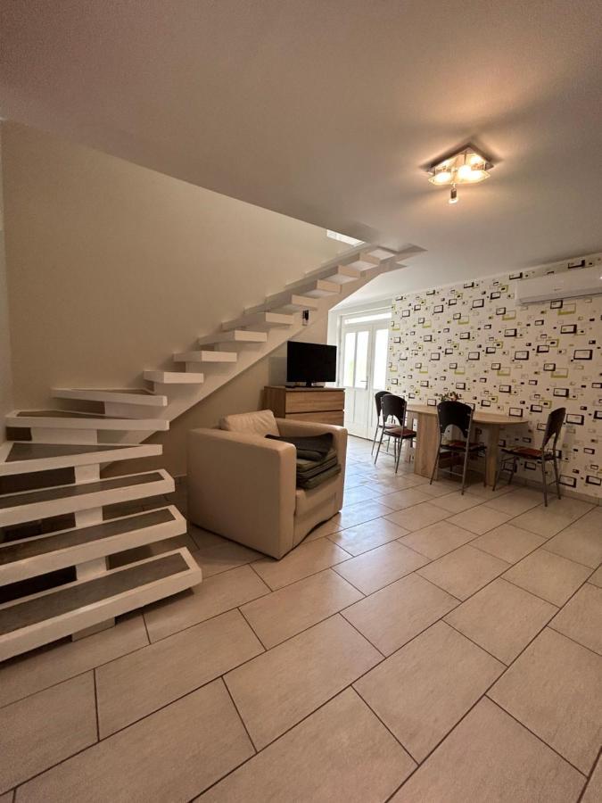 Villa Babzsi Nyaralo à Vonyarcvashegy Extérieur photo